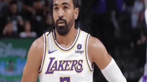 英超战报：阿森纳独占鳌头，领先5分！切尔西紧随其后，利物浦排名第六，谁能逆袭？